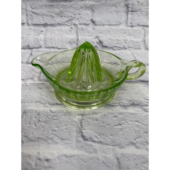 Vintage Federal Uranium Glass Depression Citrus Juicer Reamer Green 8.5" - Picture 3 of 5
